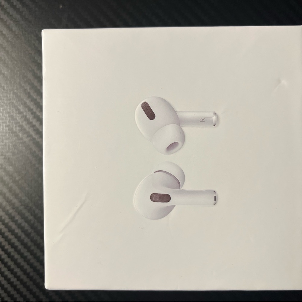 Compact White Earbud Case - Picture 2 of 3